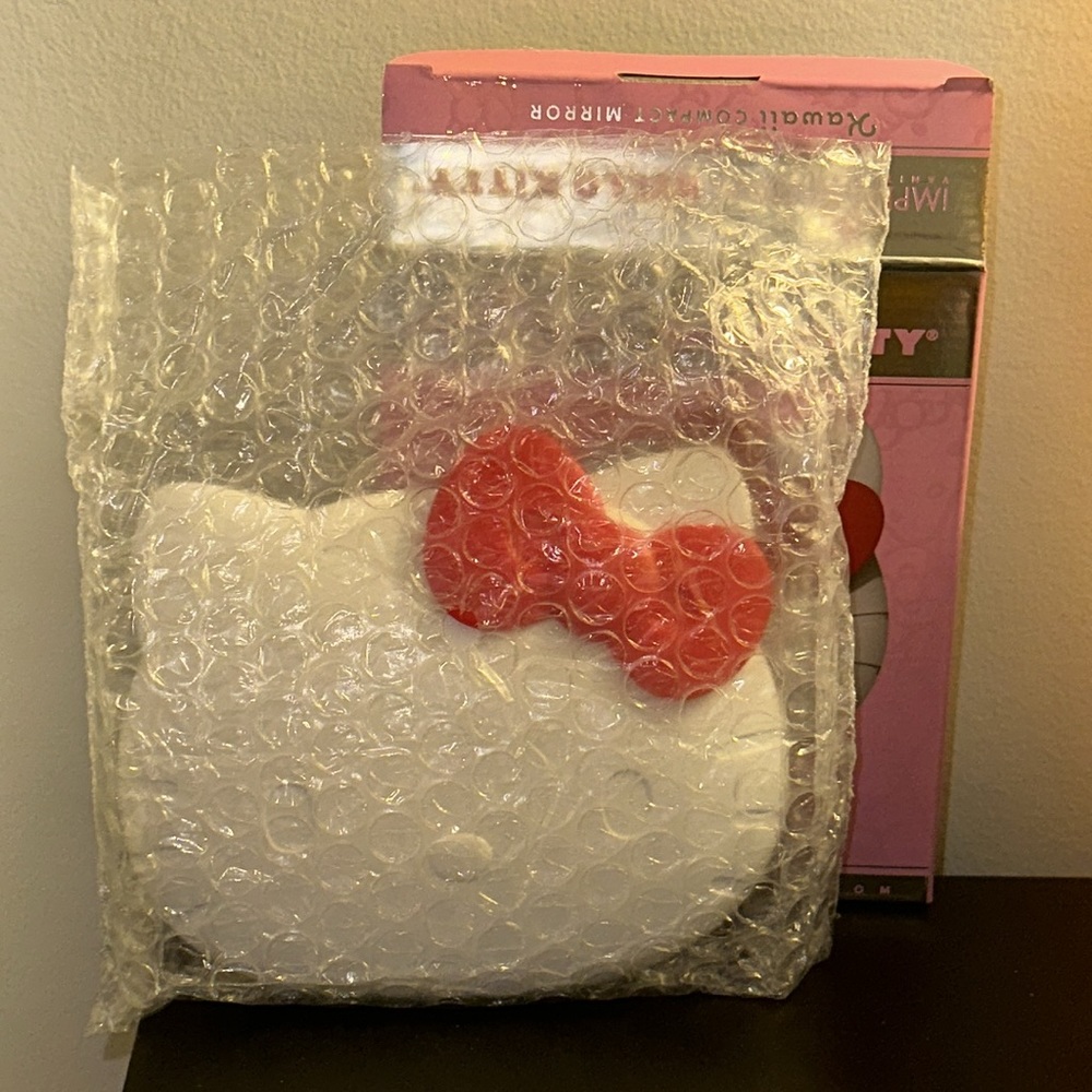 Hello Kitty Compact Mirror with LED light - Picture 3 of 6